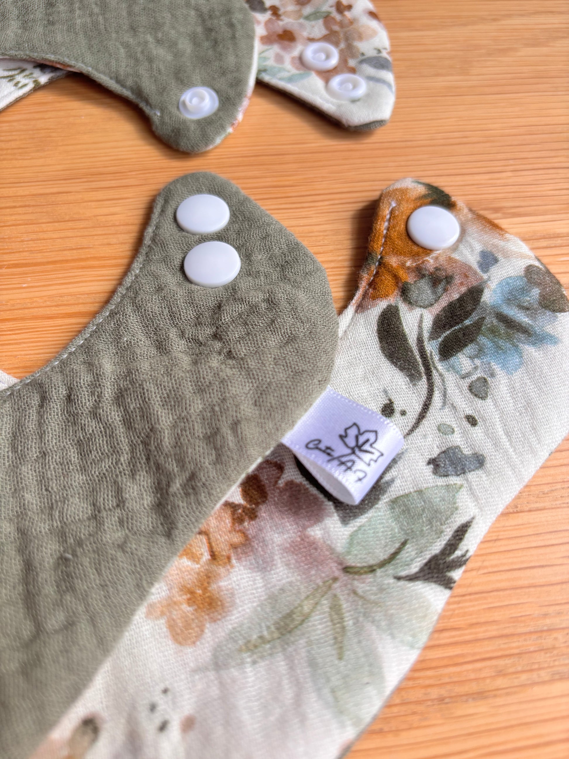 Organic cotton bib green