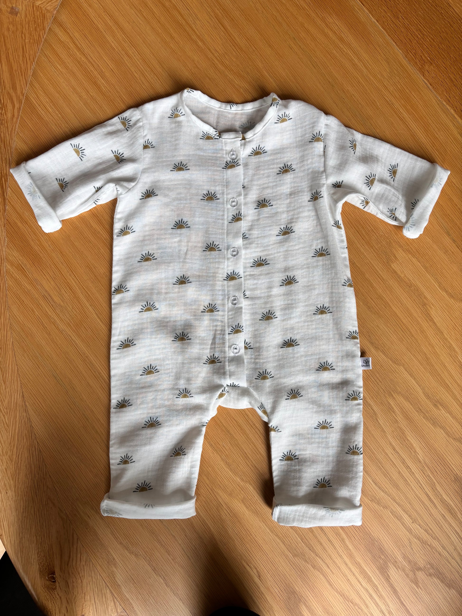 Organic cotton baby jumpsuit sun pattern