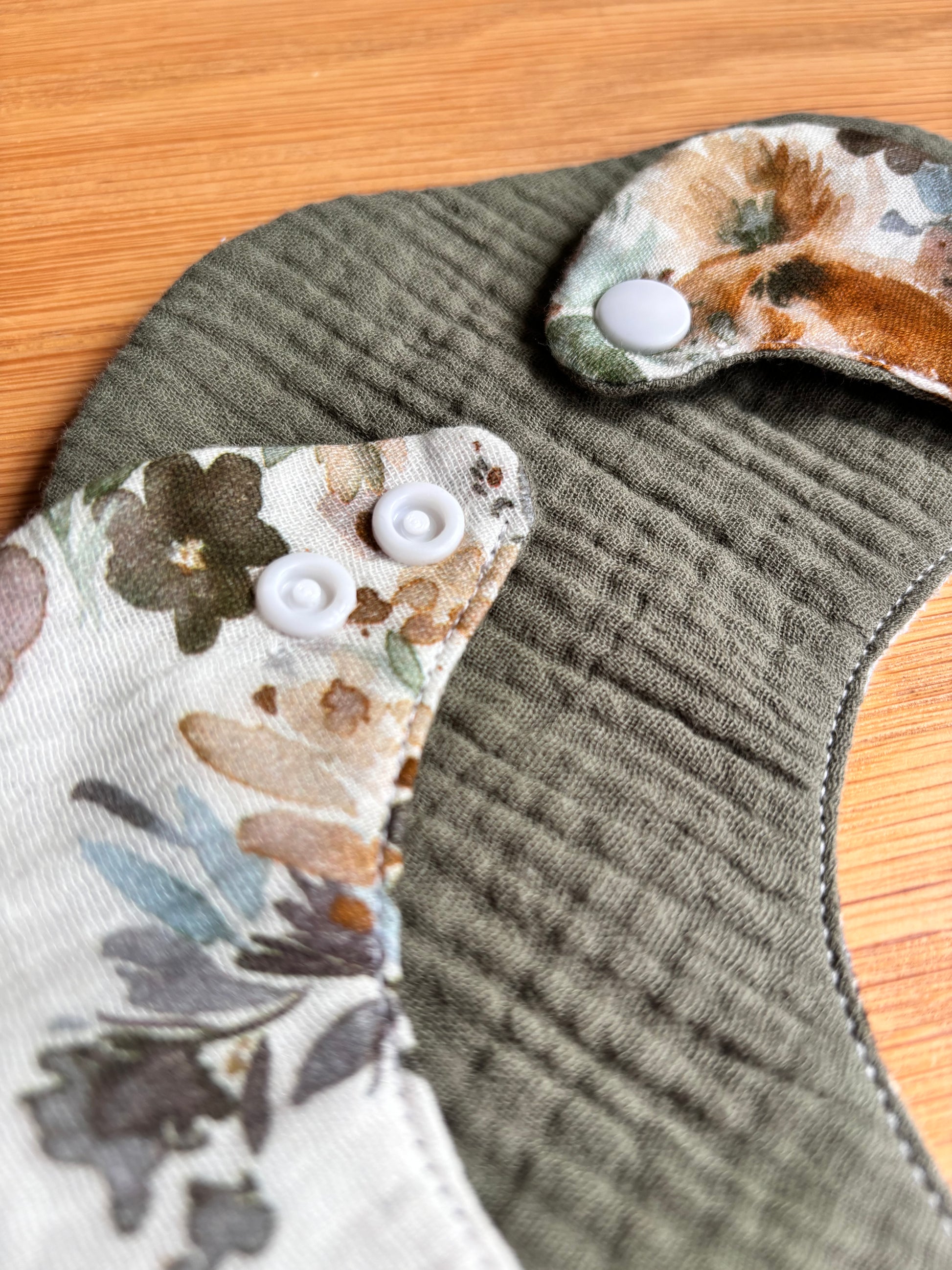 Organic cotton bib green