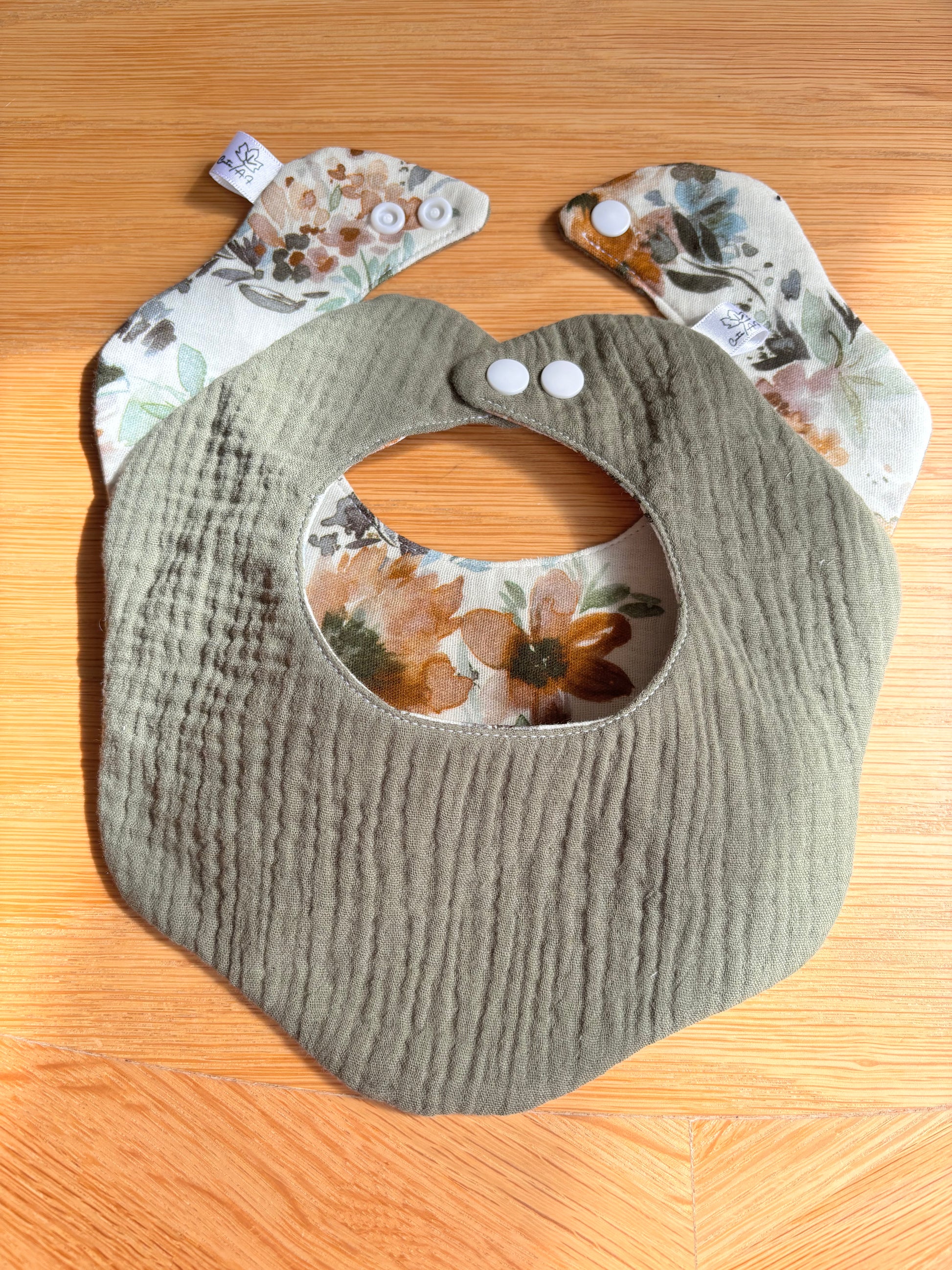 Organic cotton bib green