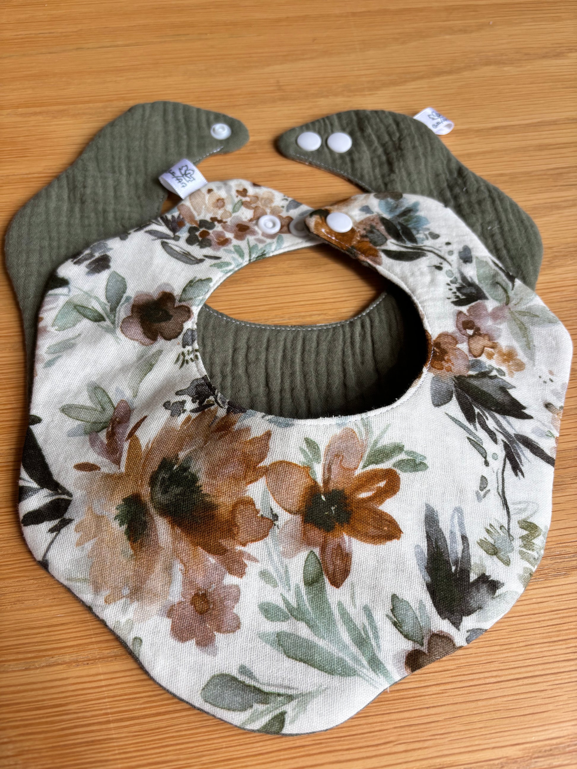 Organic cotton bib green