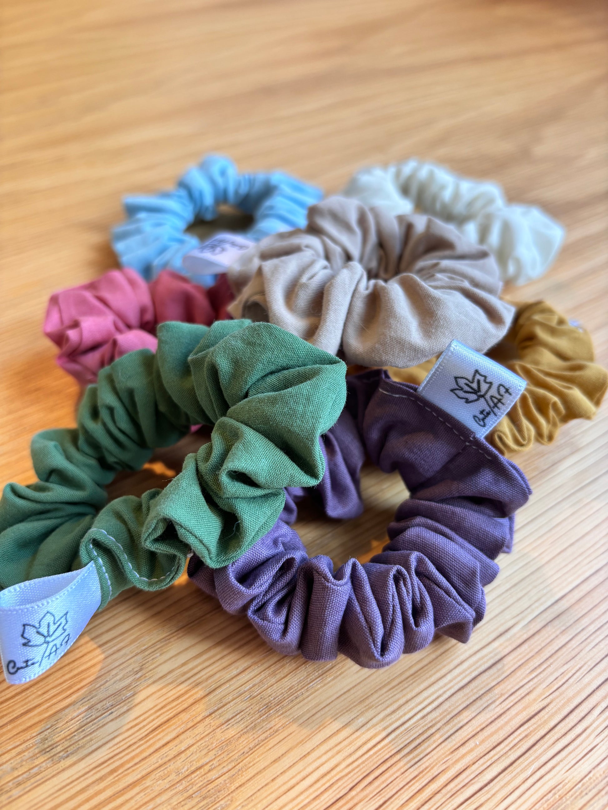 Organic cotton scrunchie